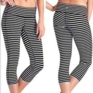 Athleta Chaturanga Black White Stripe Cropped Leggings Athletic Athleisure small